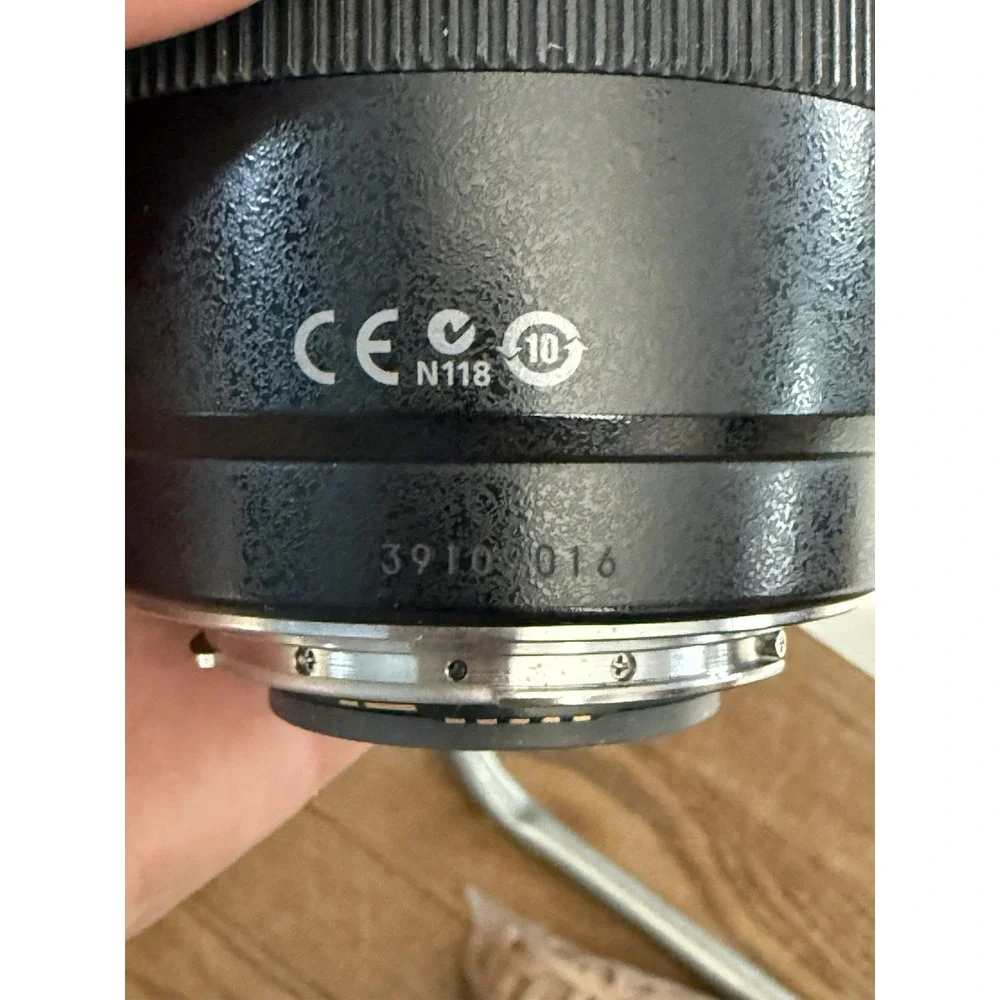 Canon EF-S IS USM 17-85mm f/4.0-5.6 EF IS EF-S USM Lens With Nikon Hb-32